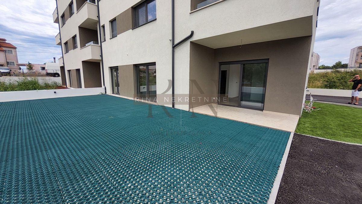 ISTRIA-PARENZO, APPARTAMENTO 76,27m2 + GIARDINO