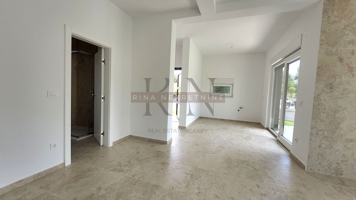 ISTRIA-PARENZO, APPARTAMENTO 76,27m2 + GIARDINO