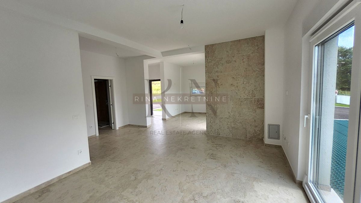 ISTRIA-PARENZO, APPARTAMENTO 76,27m2 + GIARDINO