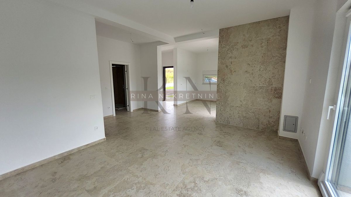 ISTRIA-PARENZO, APPARTAMENTO 76,27m2 + GIARDINO