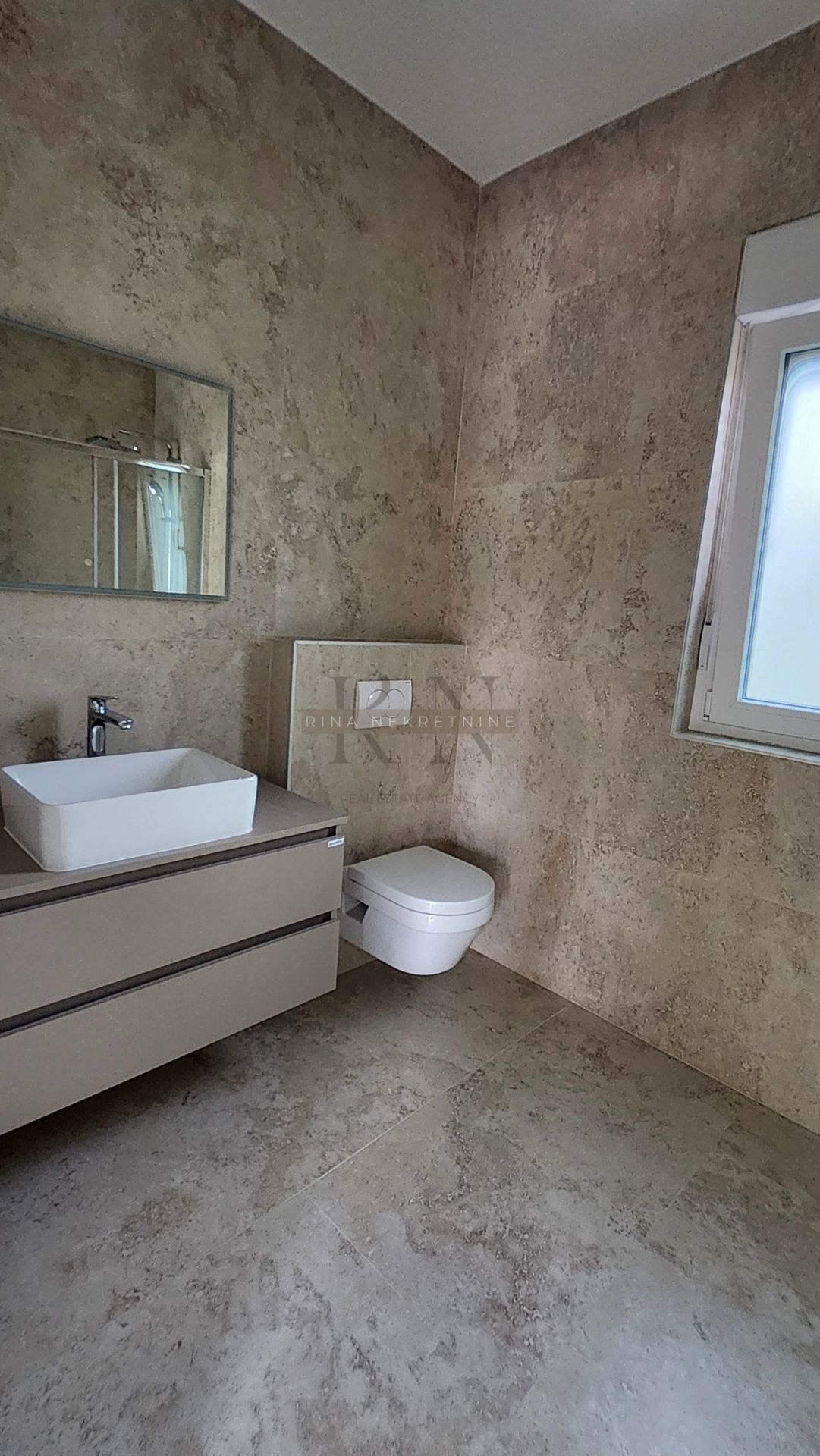 ISTRIA-PARENZO, APPARTAMENTO 76,27m2 + GIARDINO