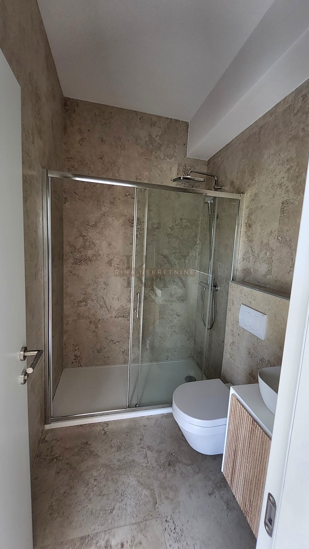 ISTRIA-PARENZO, APPARTAMENTO 76,27m2 + GIARDINO