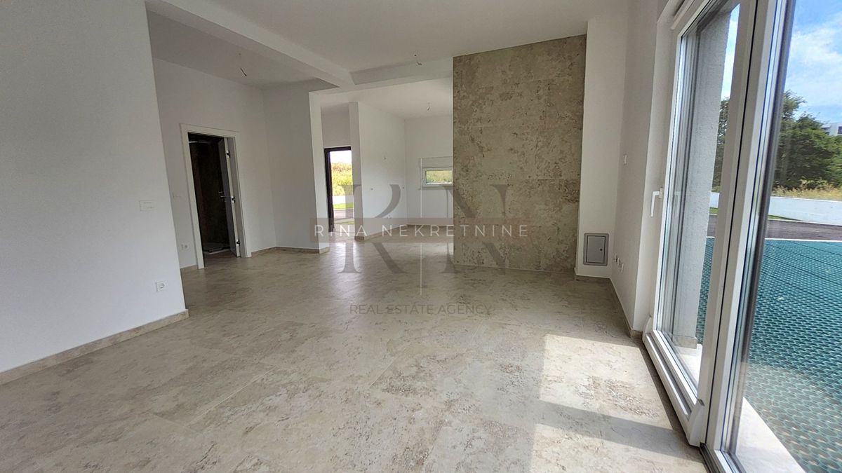 ISTRIA-PARENZO, APPARTAMENTO 76,27m2 + GIARDINO