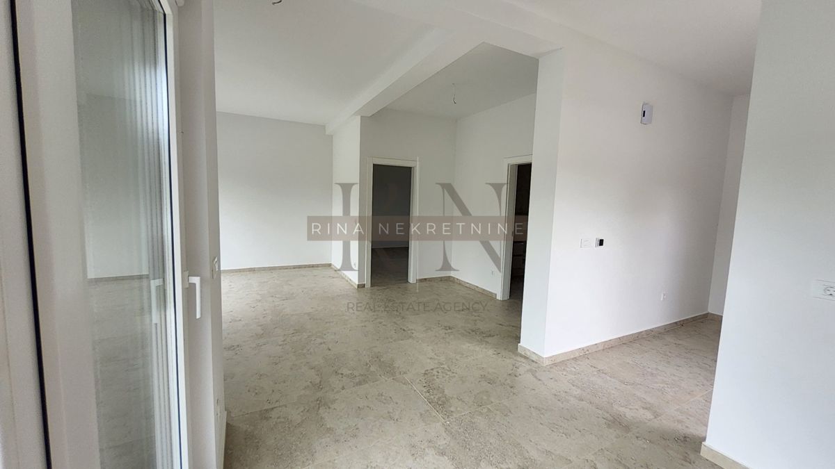 ISTRIA-PARENZO, APPARTAMENTO 76,27m2 + GIARDINO