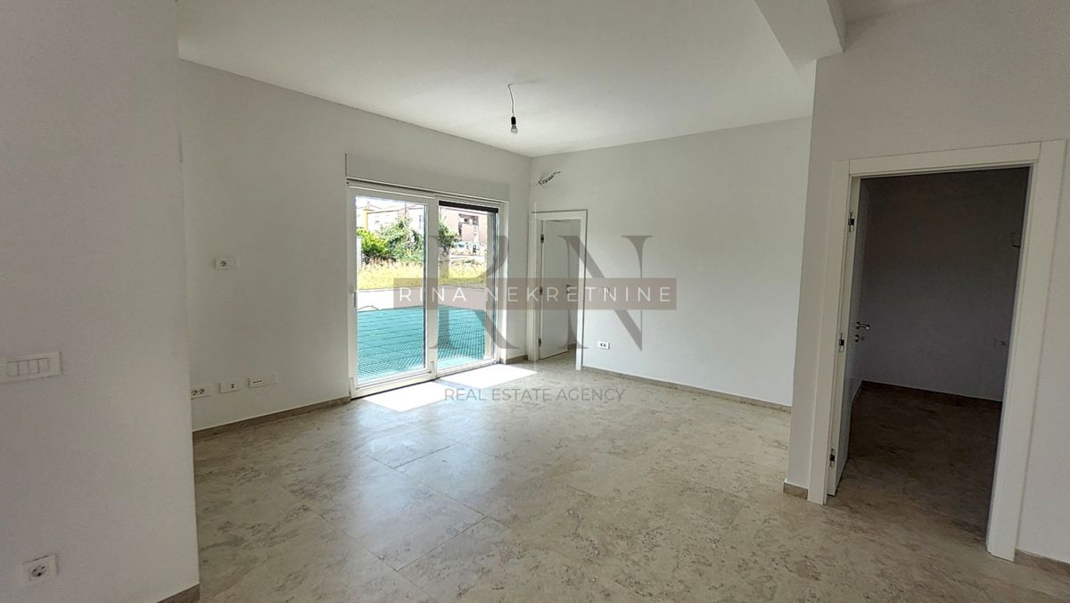 ISTRIA-PARENZO, APPARTAMENTO 76,27m2 + GIARDINO