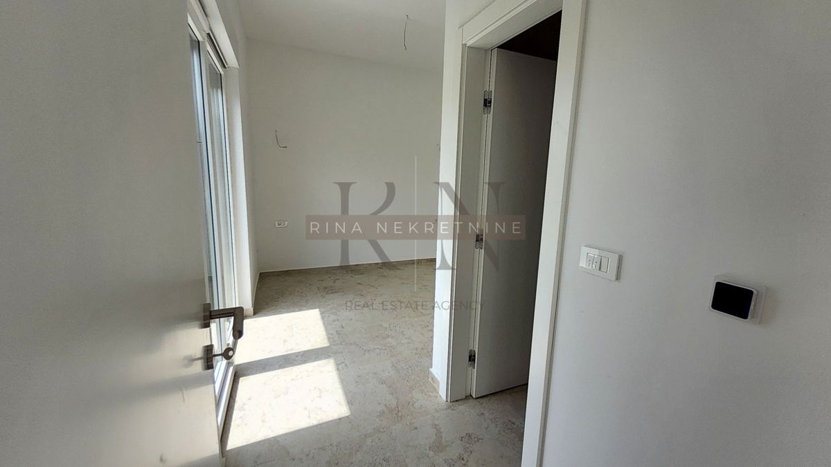 ISTRIA-PARENZO, APPARTAMENTO 76,27m2 + GIARDINO