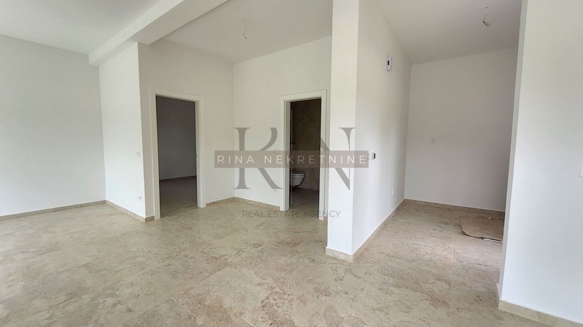 ISTRIA-PARENZO, APPARTAMENTO 76,27m2 + GIARDINO