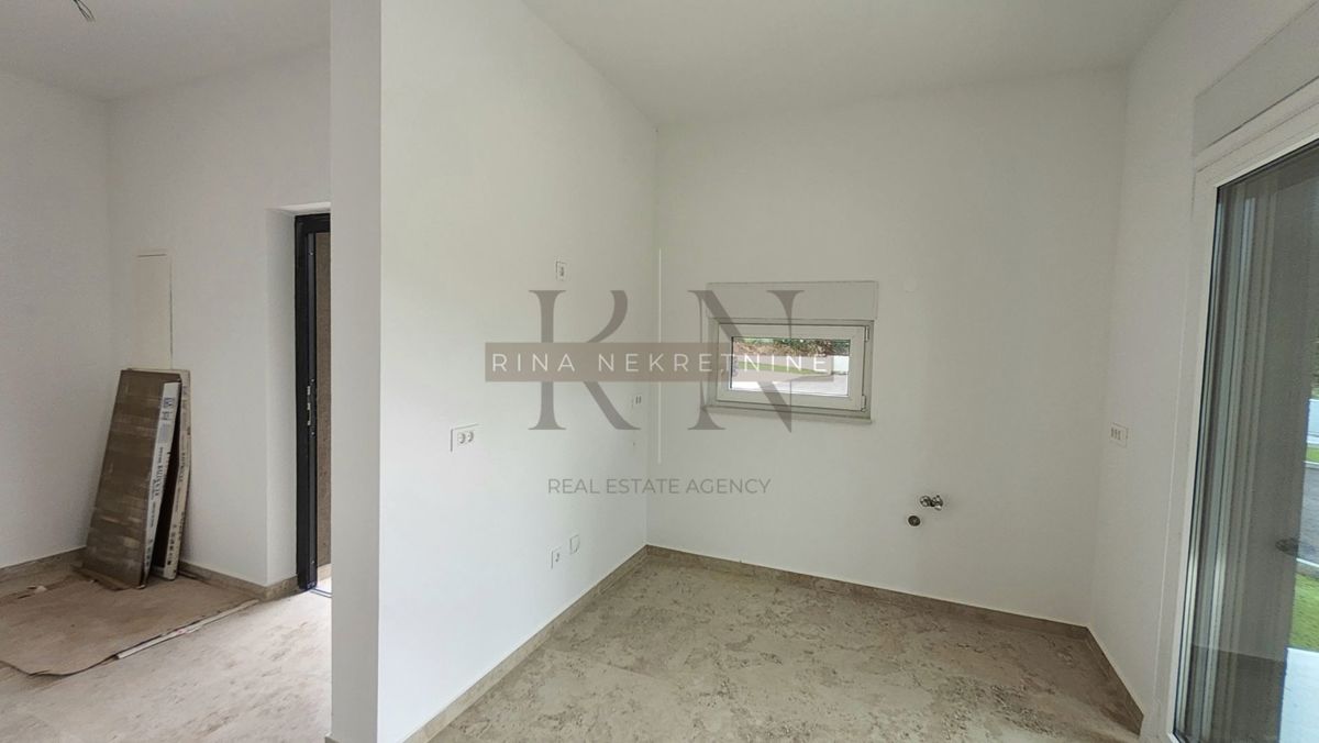 ISTRIA-PARENZO, APPARTAMENTO 76,27m2 + GIARDINO