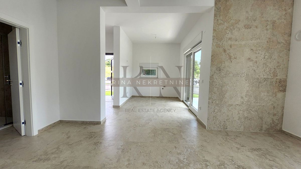 ISTRIA-PARENZO, APPARTAMENTO 76,27m2 + GIARDINO