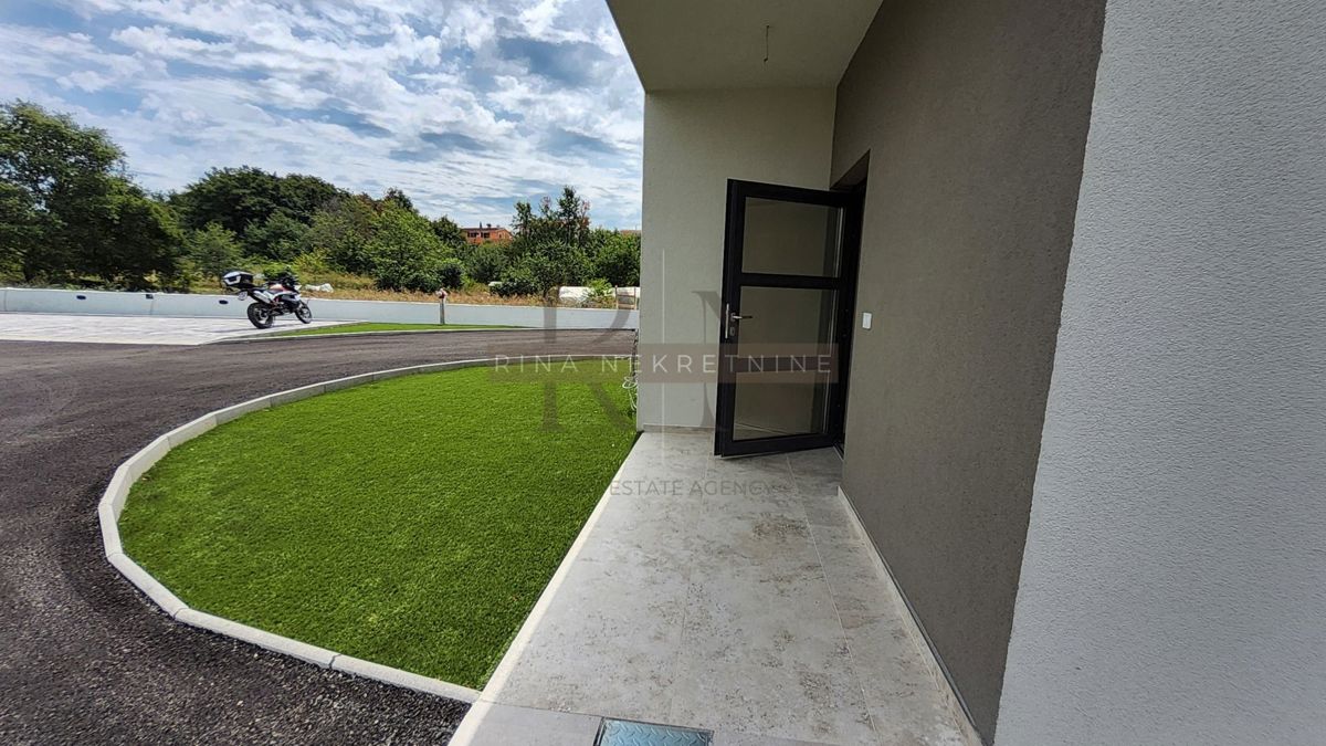 ISTRIA-PARENZO, APPARTAMENTO 76,27m2 + GIARDINO