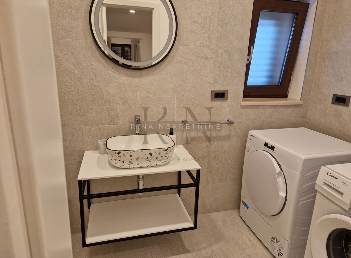 Istra, Tar - Vabriga, nuovo appartamento con tre camere da letto nel centro di Tar.