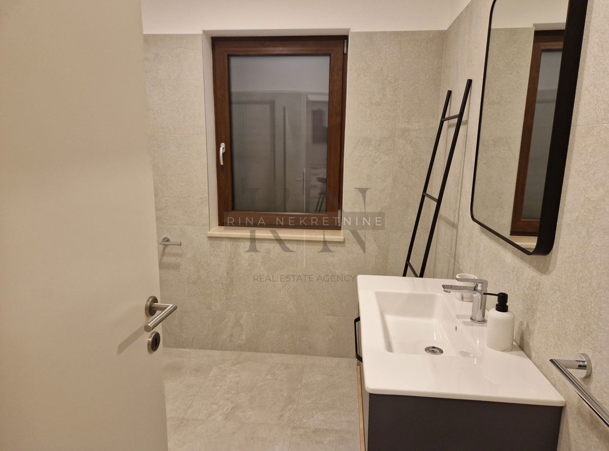 Istra, Tar - Vabriga, nuovo appartamento con tre camere da letto nel centro di Tar.