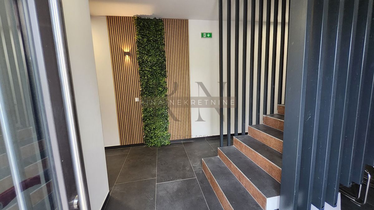 ISTRIA - PARENZO - TAR, APPARTAMENTO 88m2+GIARDINO+2 POSTI AUTO