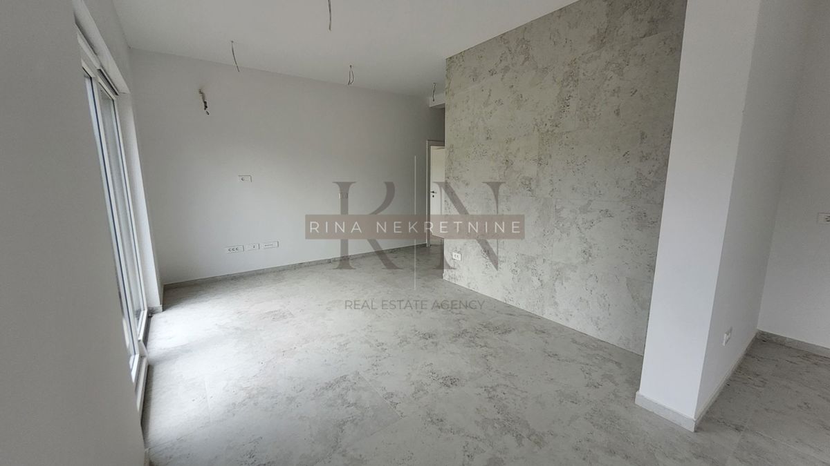 ISTRIA - PARENZO - TAR, APPARTAMENTO 88m2+GIARDINO+2 POSTI AUTO