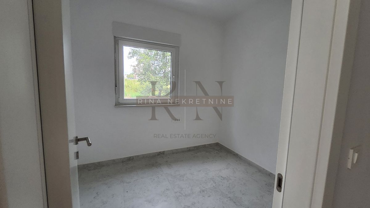 ISTRIA - PARENZO - TAR, APPARTAMENTO 88m2+GIARDINO+2 POSTI AUTO