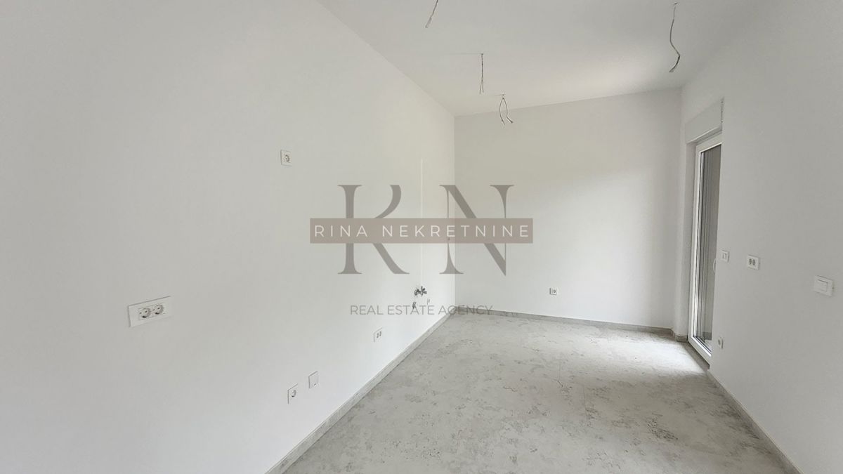 ISTRIA - PARENZO - TAR, APPARTAMENTO 88m2+GIARDINO+2 POSTI AUTO