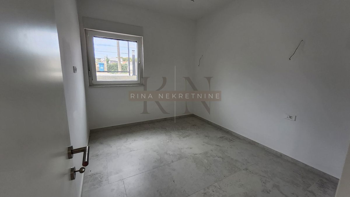 ISTRIA - PARENZO - TAR, APPARTAMENTO 88m2+GIARDINO+2 POSTI AUTO