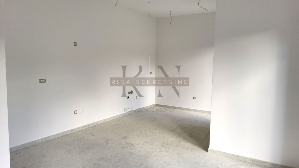 ISTRIA - PARENZO - TAR, APPARTAMENTO 88m2+GIARDINO+2 POSTI AUTO