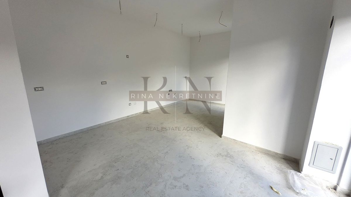 ISTRIA - PARENZO - TAR, APPARTAMENTO 88m2+GIARDINO+2 POSTI AUTO