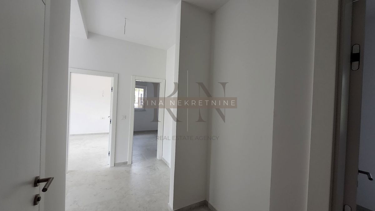 ISTRIA - PARENZO - TAR, APPARTAMENTO 88m2+GIARDINO+2 POSTI AUTO