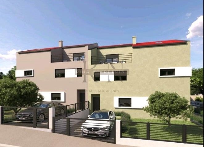 ISTRIA - PARENZO, APPARTAMENTO SU DUE LIVELLI CON GIARDINO E PARCHEGGIO