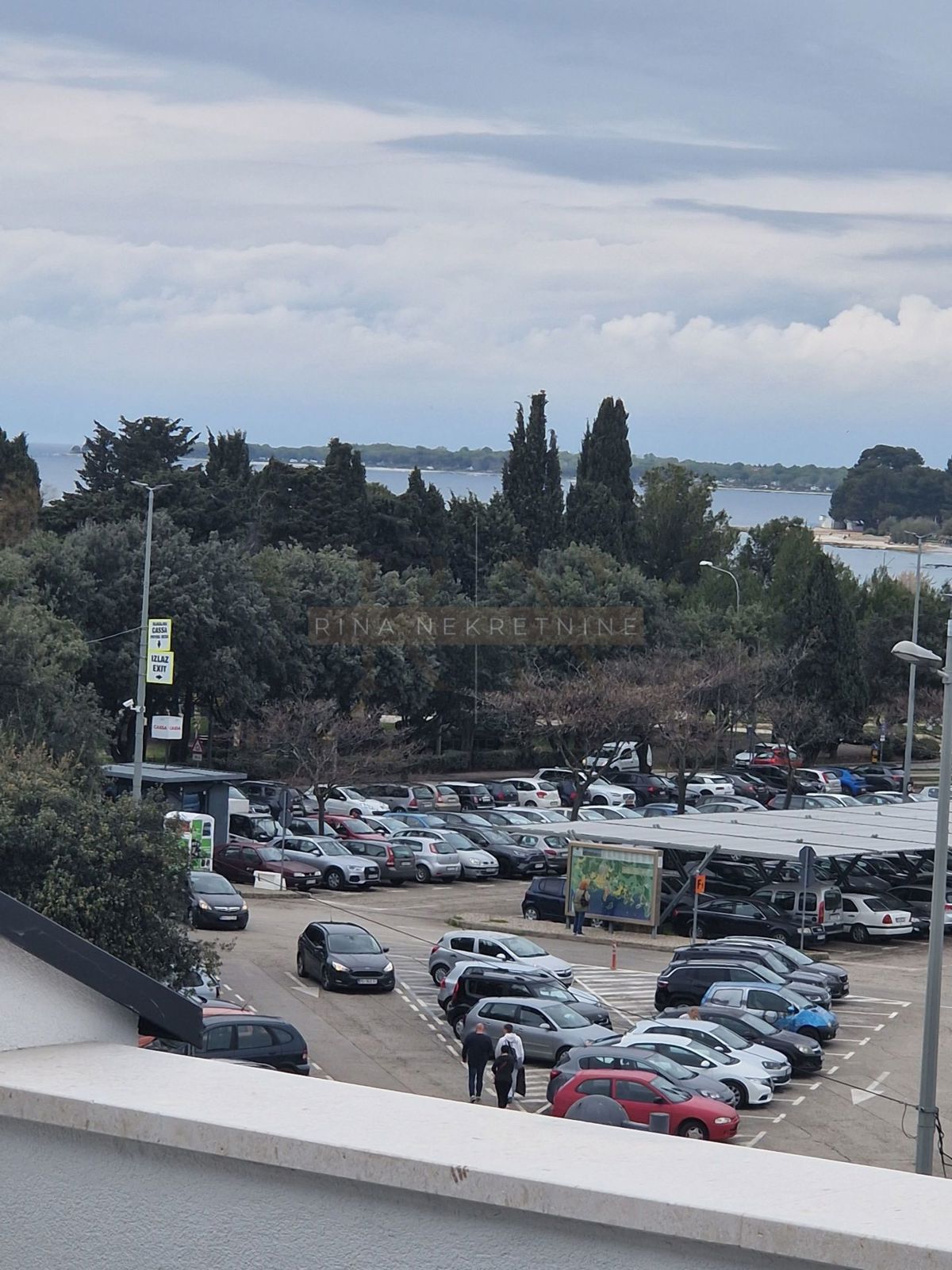ISTRA - POREČ, Appartamento di 4 stanze, nel centro di Poreč, a 200 metri dalla spiaggia.