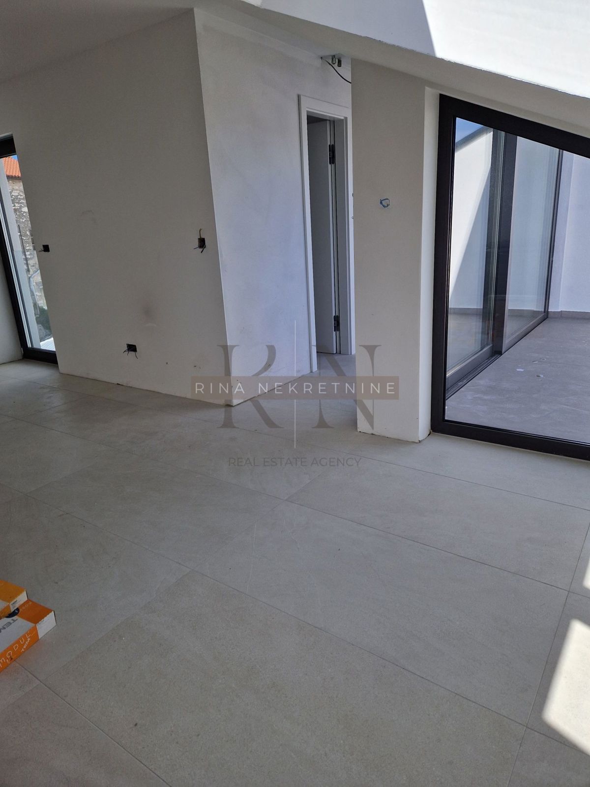 ISTRA - POREČ, Appartamento di 4 stanze, nel centro di Poreč, a 200 metri dalla spiaggia.
