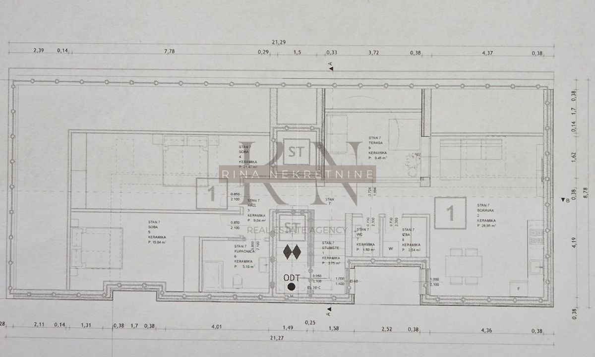 ISTRA - POREČ, Appartamento di 4 stanze, nel centro di Poreč, a 200 metri dalla spiaggia.