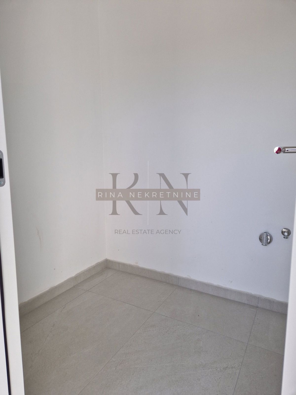 ISTRA - POREČ, Appartamento di 4 stanze, nel centro di Poreč, a 200 metri dalla spiaggia.