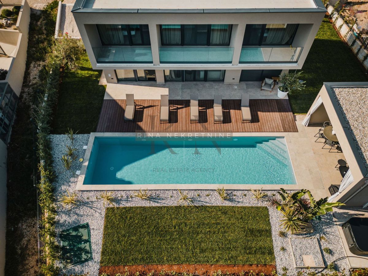 ISTRIA - TAR/VABRIGA - VILLA AMMOBILIATA CON PISCINA! NUOVO!