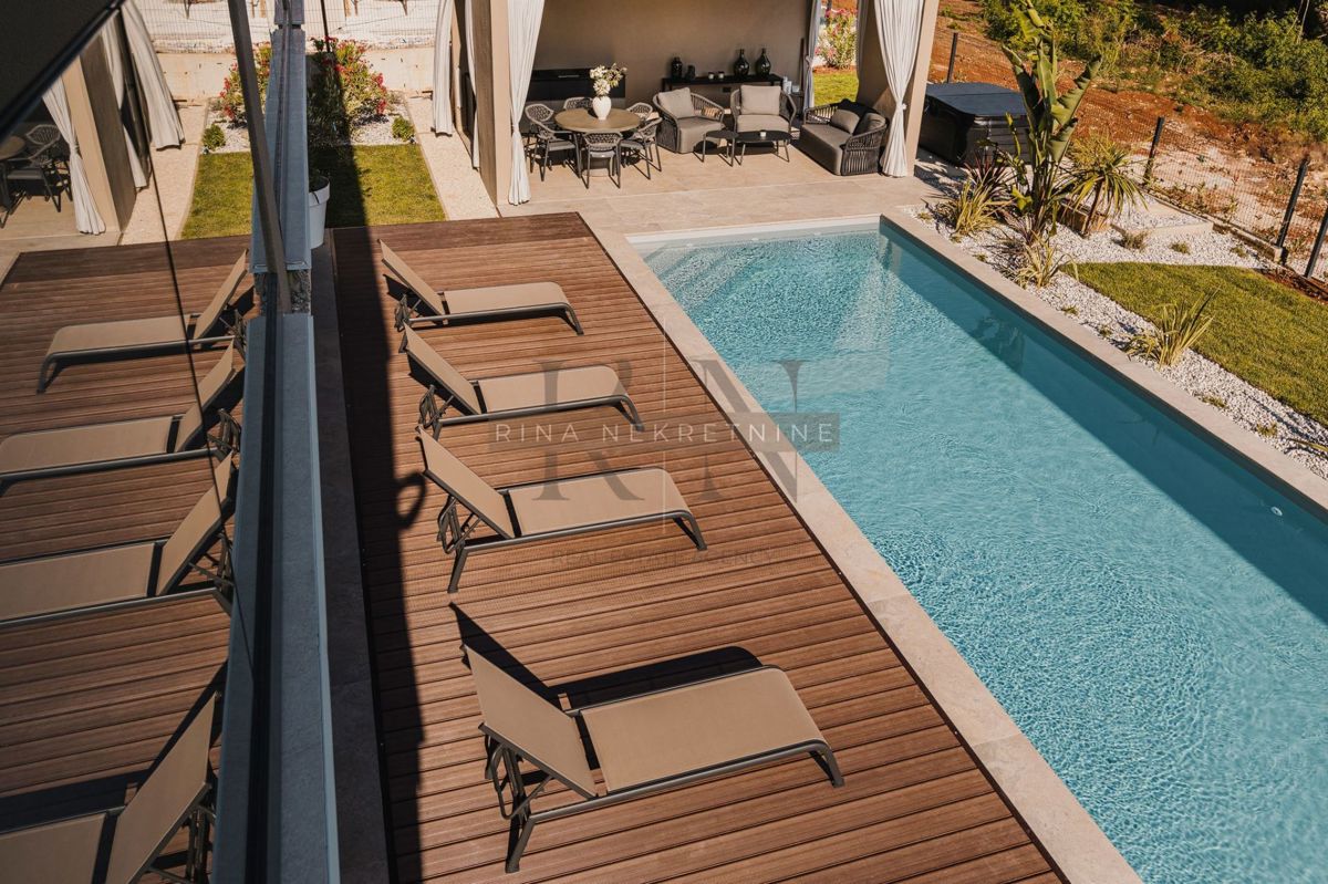 ISTRIA - TAR/VABRIGA - VILLA AMMOBILIATA CON PISCINA! NUOVO!