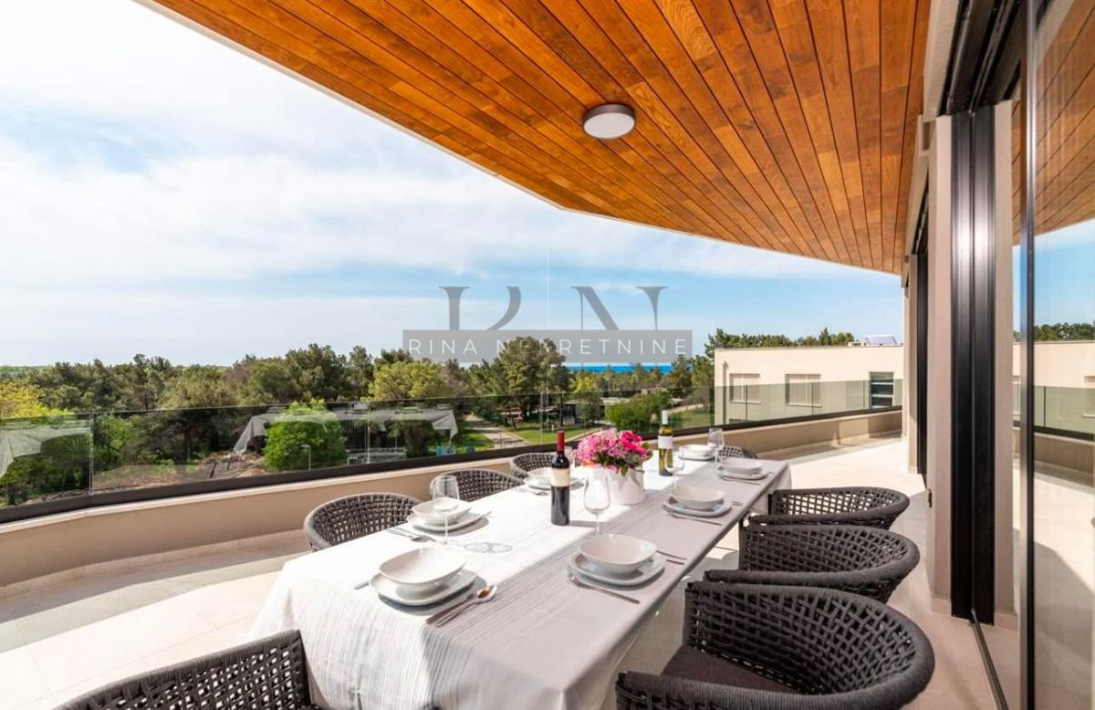 ISTRA - ZONA DI PARENZO - ATTICO DI LUSSO CON VISTA MARE