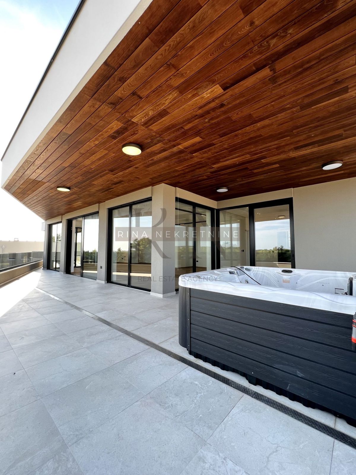 ISTRA - ZONA DI PARENZO - ATTICO DI LUSSO CON VISTA MARE