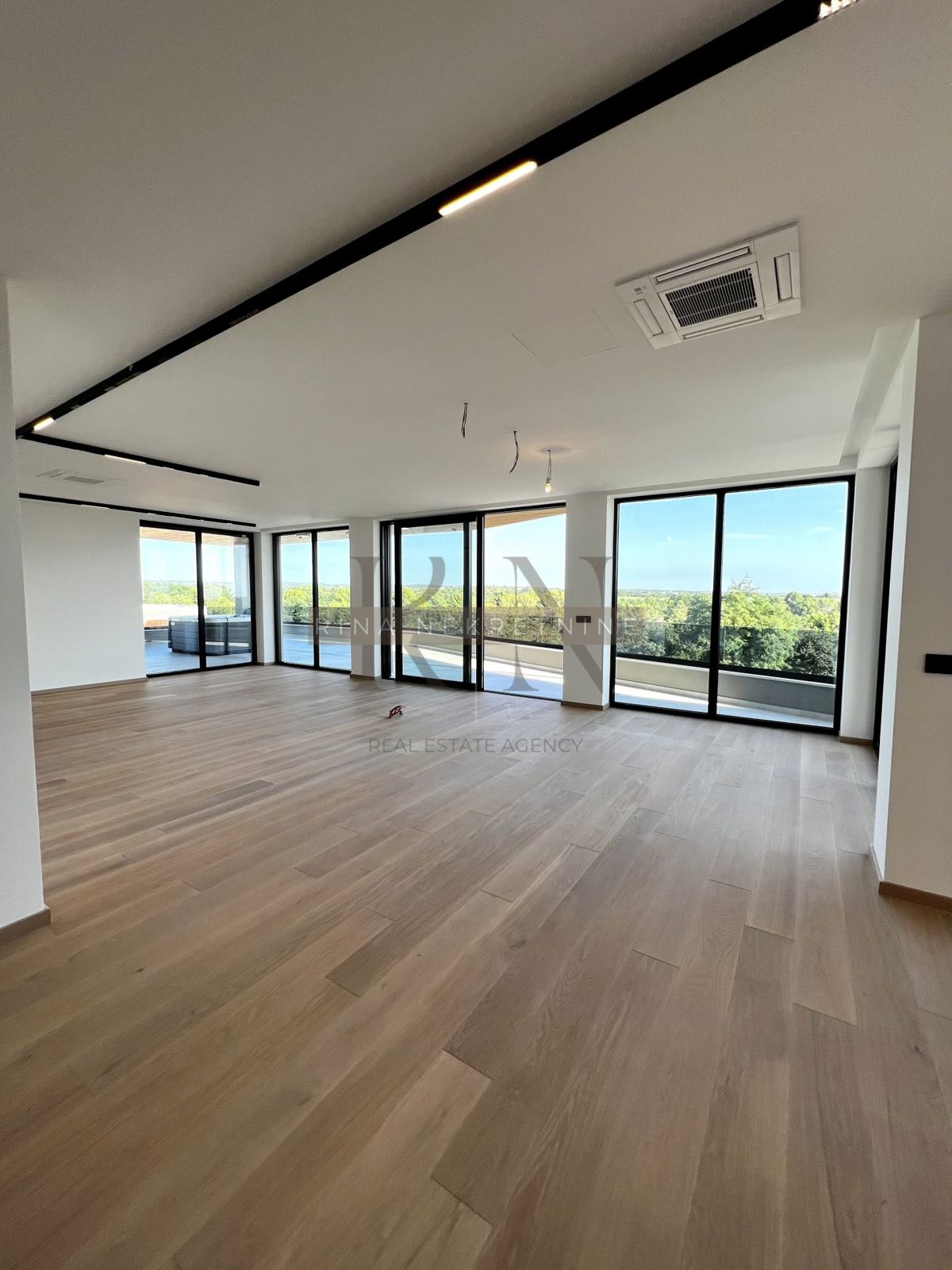 ISTRA - ZONA DI PARENZO - ATTICO DI LUSSO CON VISTA MARE