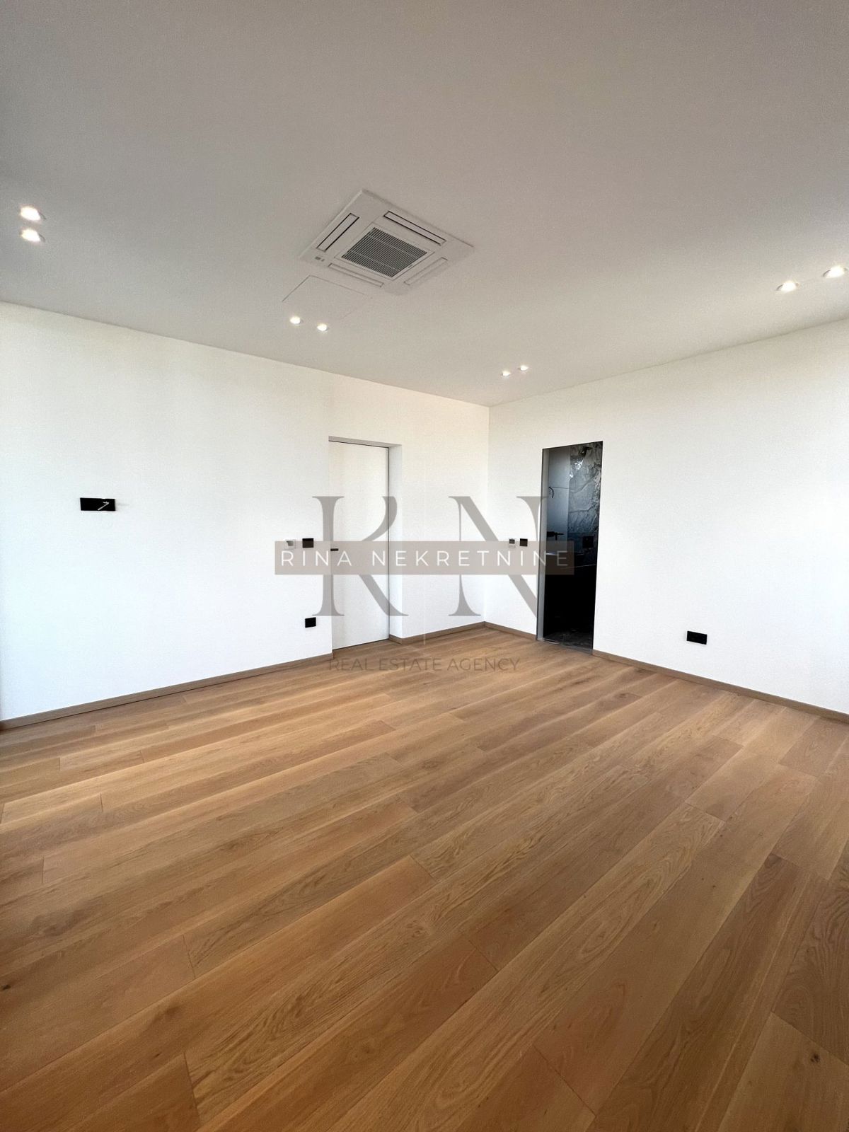 ISTRA - ZONA DI PARENZO - ATTICO DI LUSSO CON VISTA MARE