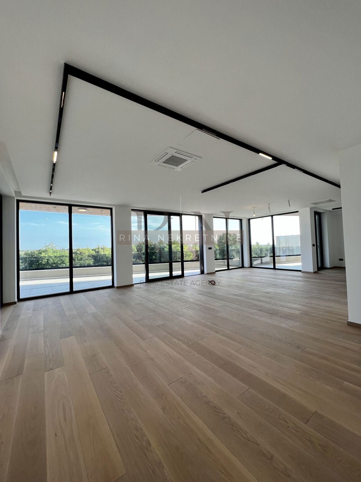 ISTRA - ZONA DI PARENZO - ATTICO DI LUSSO CON VISTA MARE