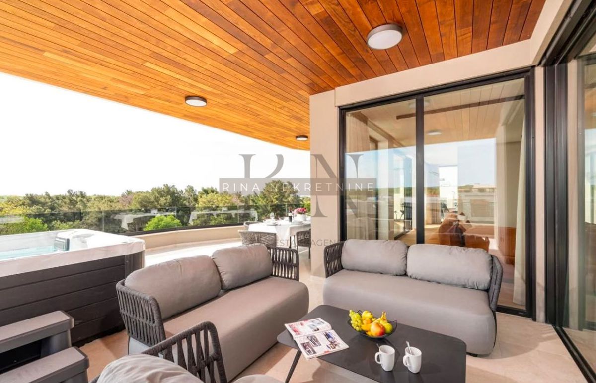 ISTRA - ZONA DI PARENZO - ATTICO DI LUSSO CON VISTA MARE