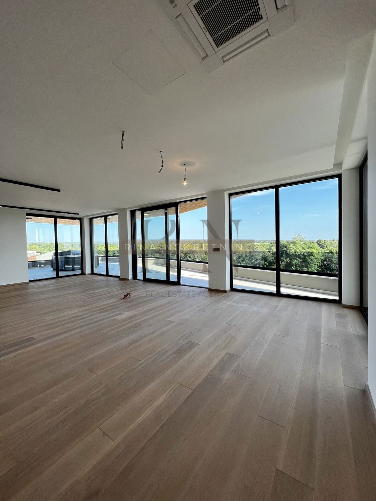 ISTRA - ZONA DI PARENZO - ATTICO DI LUSSO CON VISTA MARE