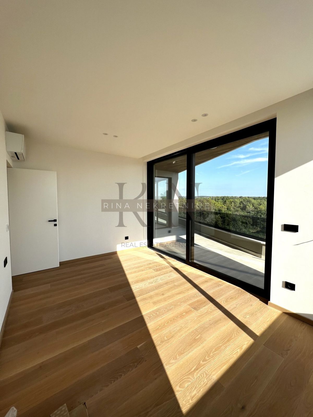 ISTRA - ZONA DI PARENZO - ATTICO DI LUSSO CON VISTA MARE