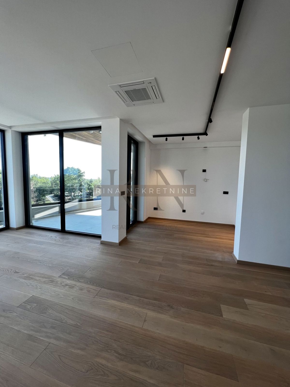 ISTRA - ZONA DI PARENZO - ATTICO DI LUSSO CON VISTA MARE