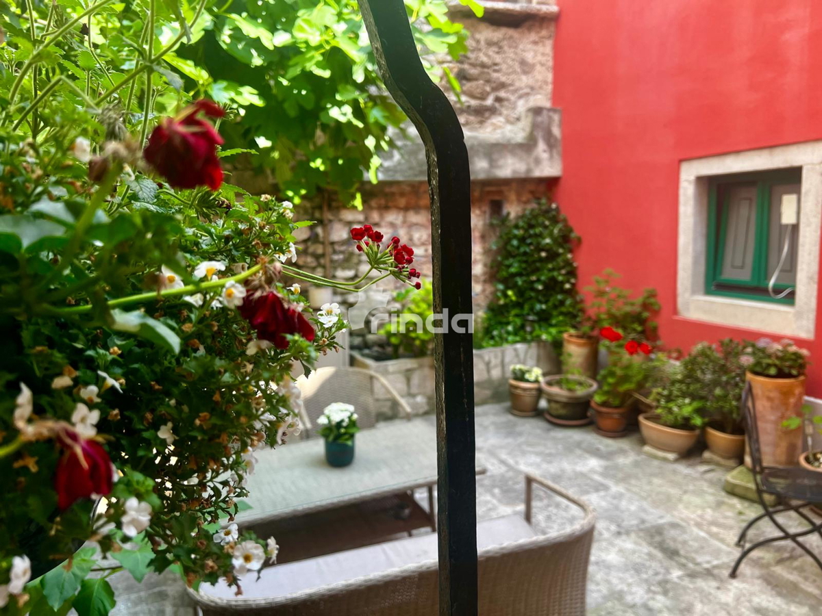 Casa con cortile - Rovigno - Città Vecchia - Centro - 154m2