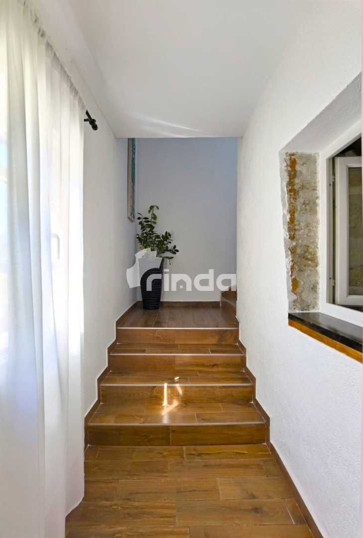 Casa con piscina circondata da colline verdi - periferia di Motovun - 85m + (467m2)