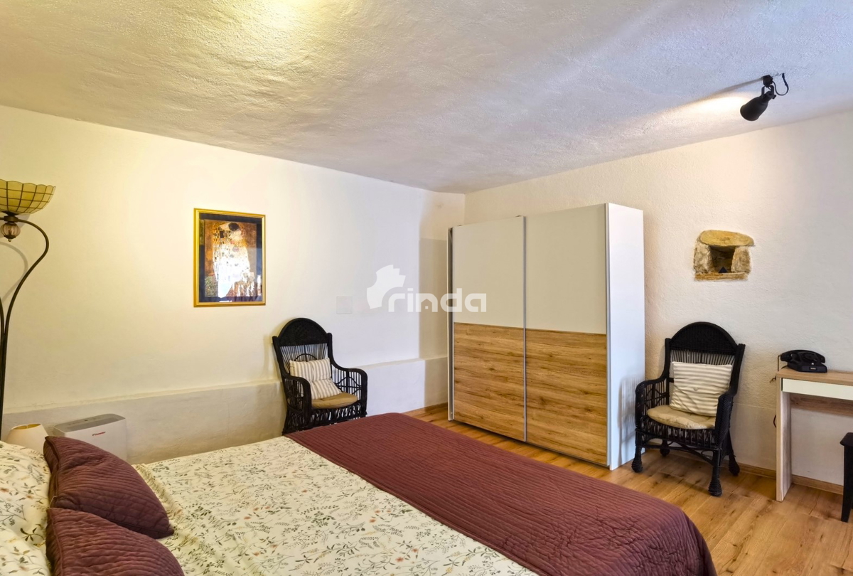 Casa con piscina circondata da colline verdi - periferia di Motovun - 85m + (467m2)