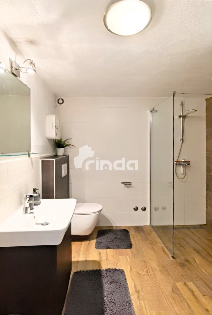 Casa con piscina circondata da colline verdi - periferia di Motovun - 85m + (467m2)