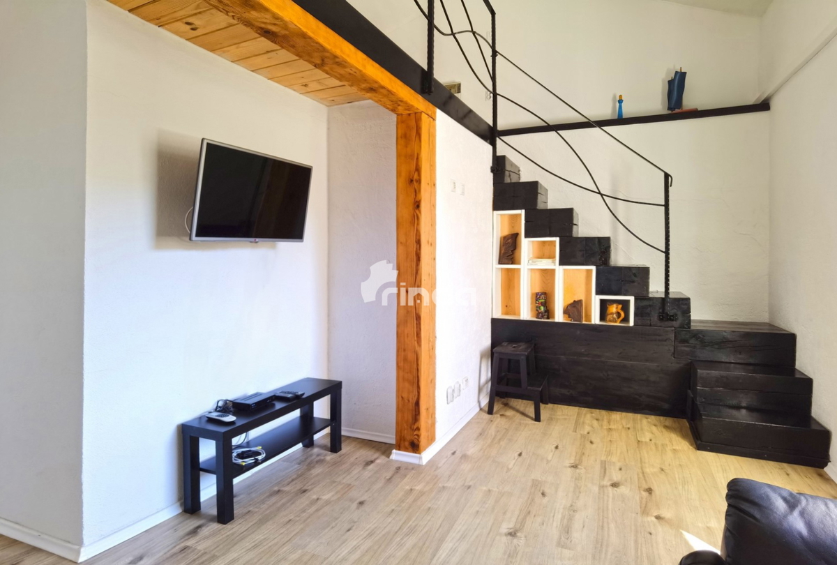 Casa con piscina circondata da colline verdi - periferia di Motovun - 85m + (467m2)