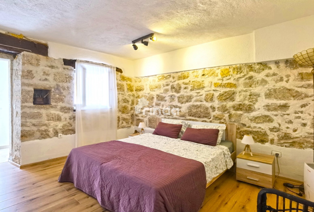 Casa con piscina circondata da colline verdi - periferia di Motovun - 85m + (467m2)