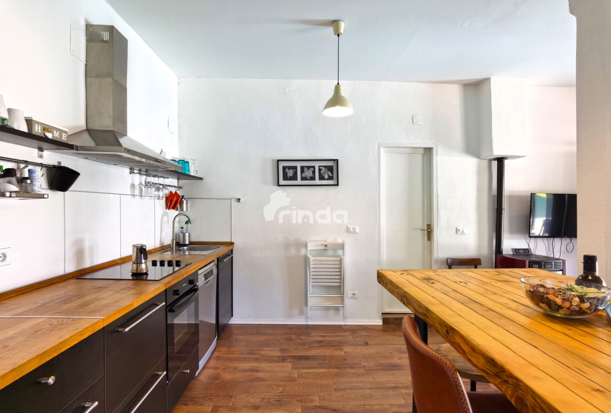 Casa con piscina circondata da colline verdi - periferia di Motovun - 85m + (467m2)