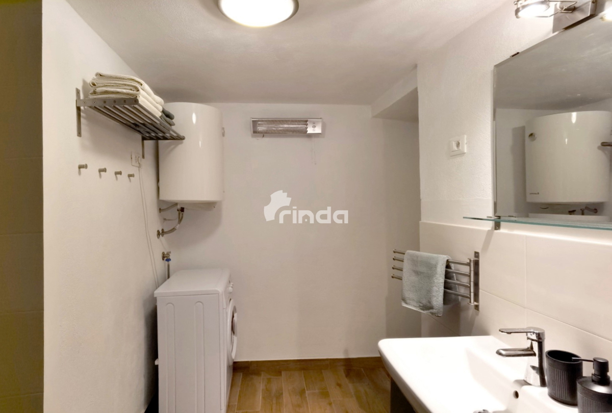 Casa con piscina circondata da colline verdi - periferia di Motovun - 85m + (467m2)