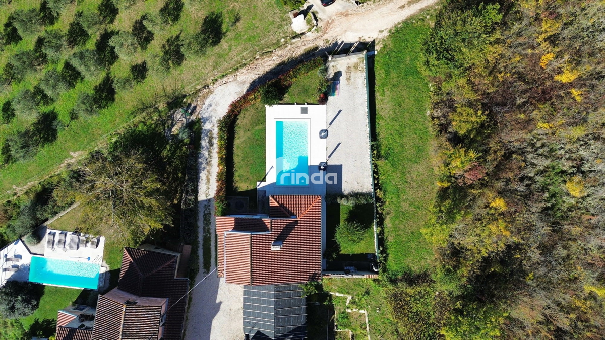 Casa con piscina circondata da colline verdi - periferia di Motovun - 85m + (467m2)