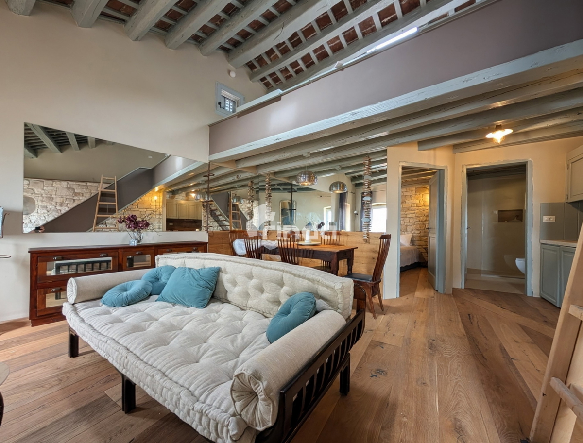 Appartamento su due livelli con vista mare nel cuore del centro storico - 78m2